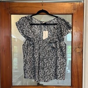 Universal Thread Black and White Floral Blouse